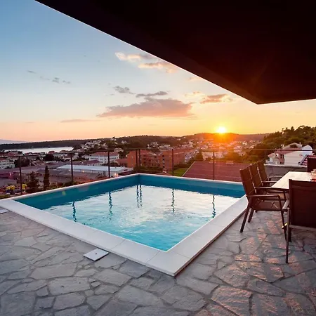 Villa Venka Rab Town